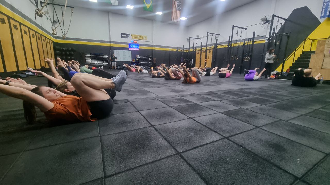 Pessoas treinando - Sa&uacute;de, Felicidade, Performance